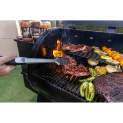 820FB1 Wood Pellet Grill - Matte Black 15 820FB1 Wood Pellet Grill - Matte Black -Out Griller Shop 10907 820FB1 grates